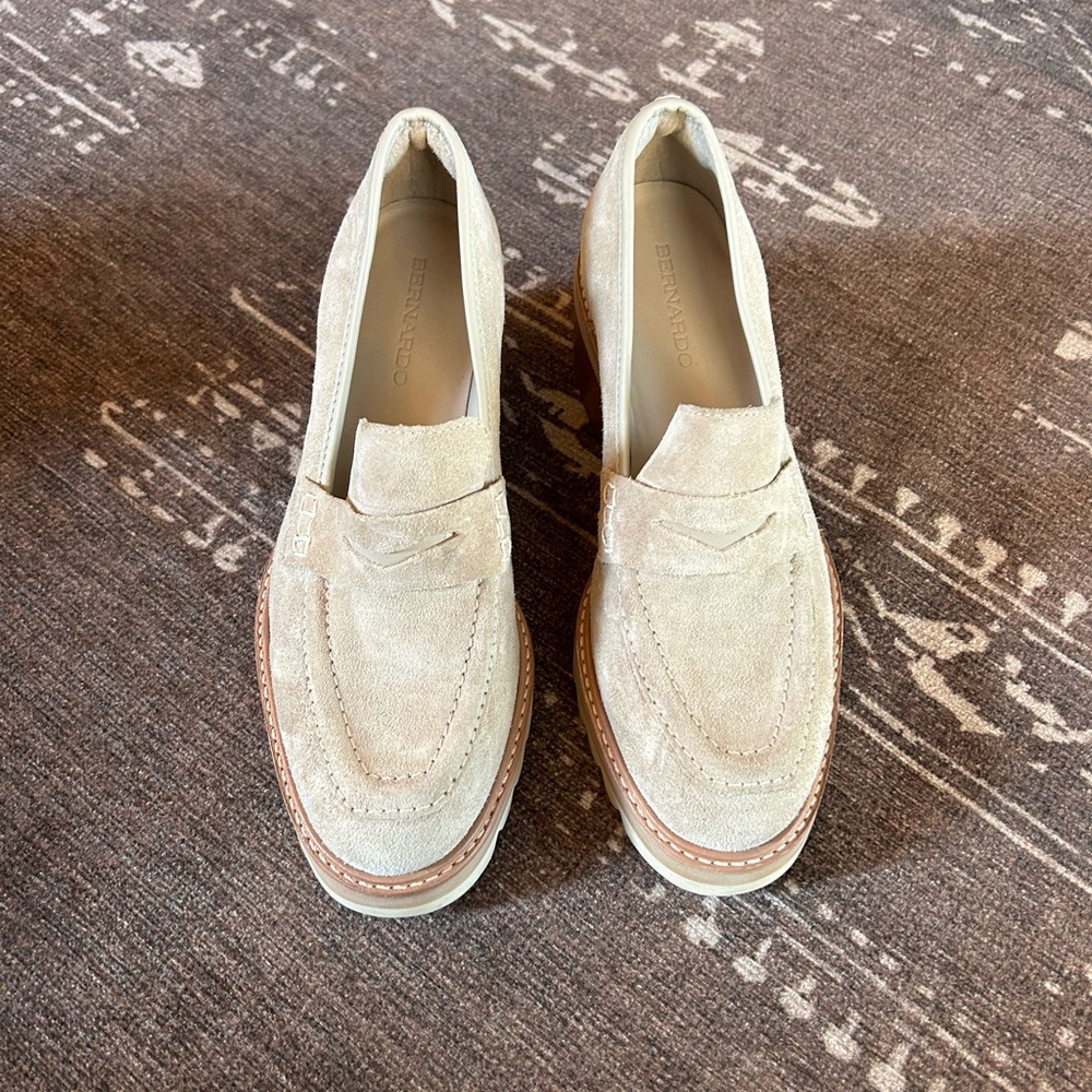 NWOT Bernardo Suede Selma Penny Loafers Size 7 - Picture 4 of 6